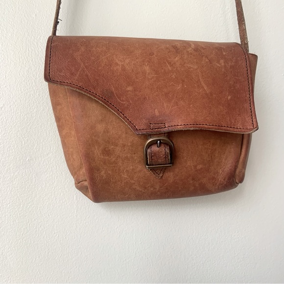 Vintage, warm brown leather crossbody bag in XS - Picture 4 of 10